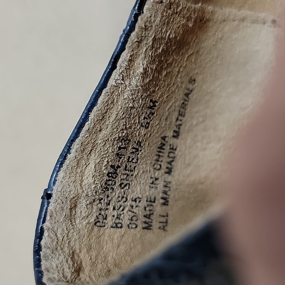 Bass, 8.5 Med. "Sheena" Clogs, Navy Blue Embossed / Tooled Paisley Design, NWOT! - Picture 5 of 8